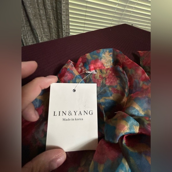 Sheer pointy puff sleeve floral blouse - Picture 8 of 9